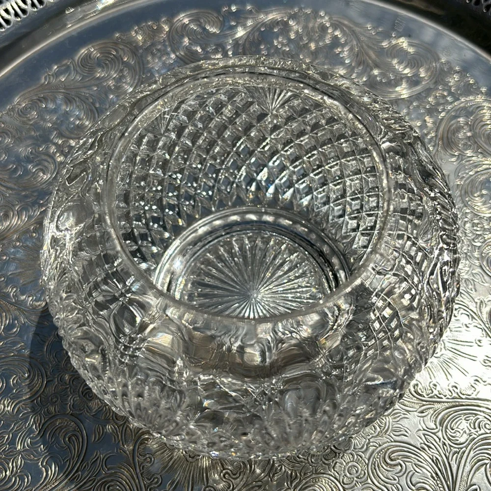 🤍 Vintage Glass Bowl - Picture 2 of 2